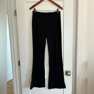 lululemon Groove SHR Flared Pant with Split Hem (Nulu) / Size 10 / Black